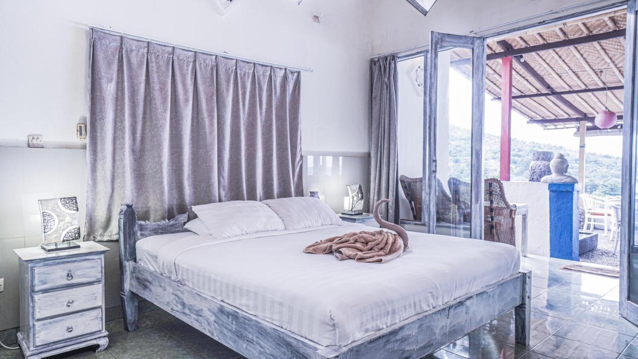 Waenis Sunset View Hotel And Restaurant, Amed, Bali Екстер'єр фото