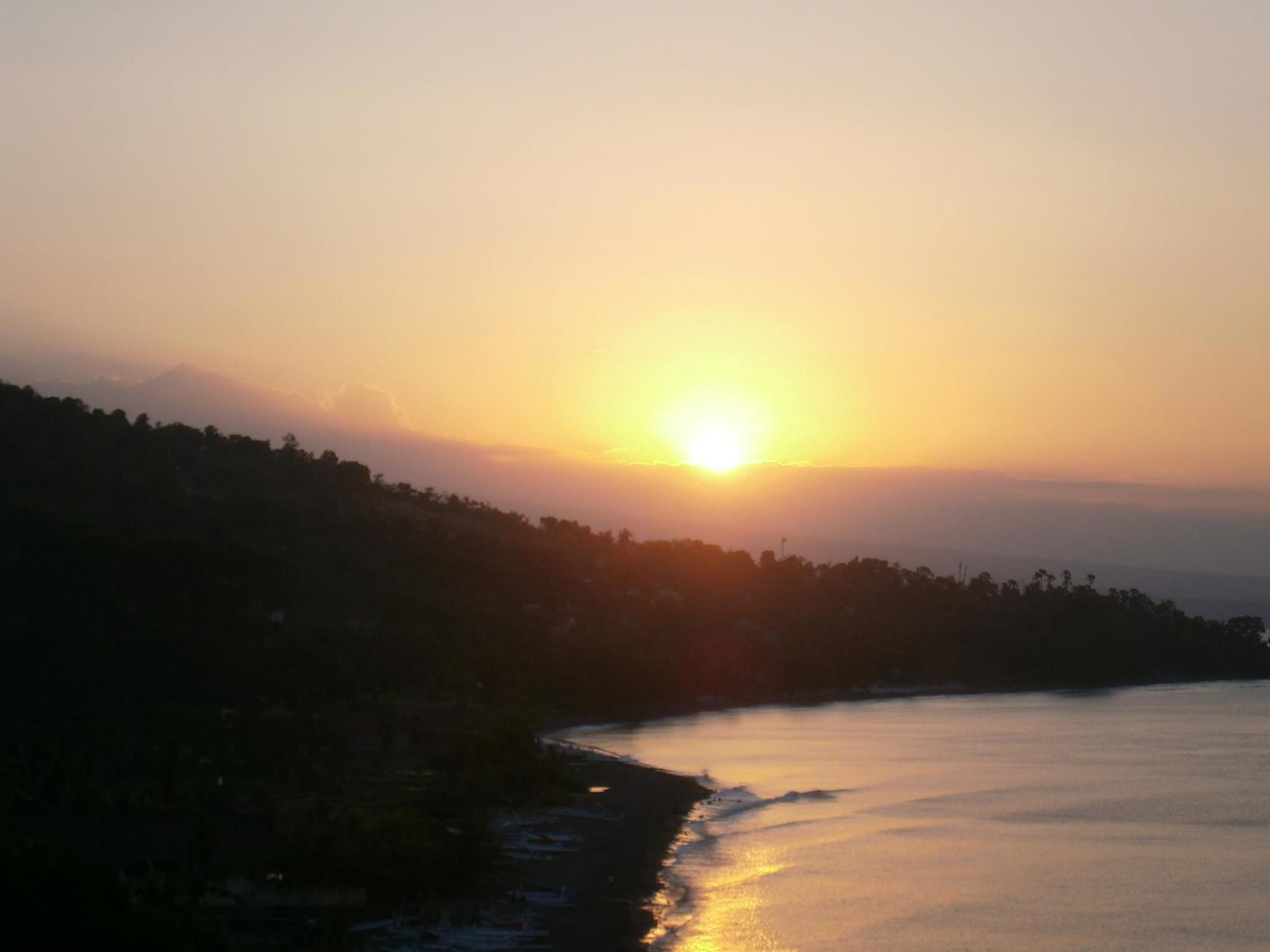 Waenis Sunset View Hotel And Restaurant, Amed, Bali Екстер'єр фото
