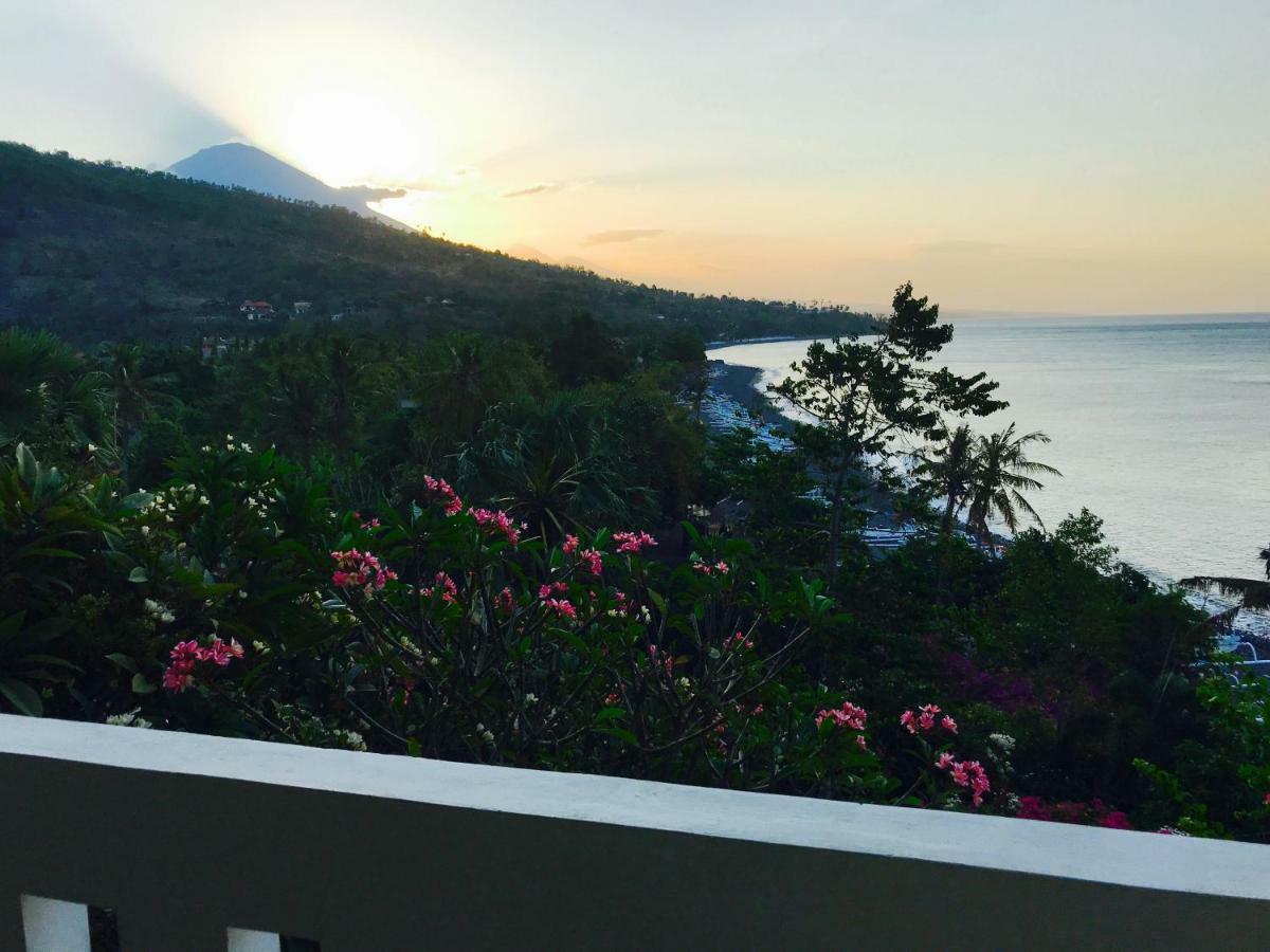 Waenis Sunset View Hotel And Restaurant, Amed, Bali Екстер'єр фото