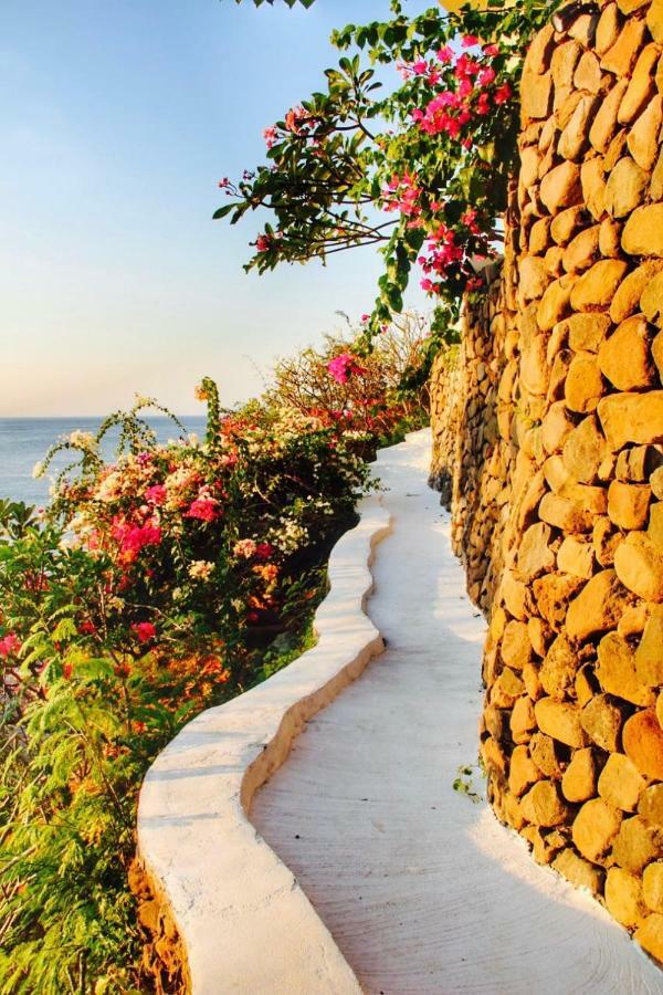 Waenis Sunset View Hotel And Restaurant, Amed, Bali Екстер'єр фото