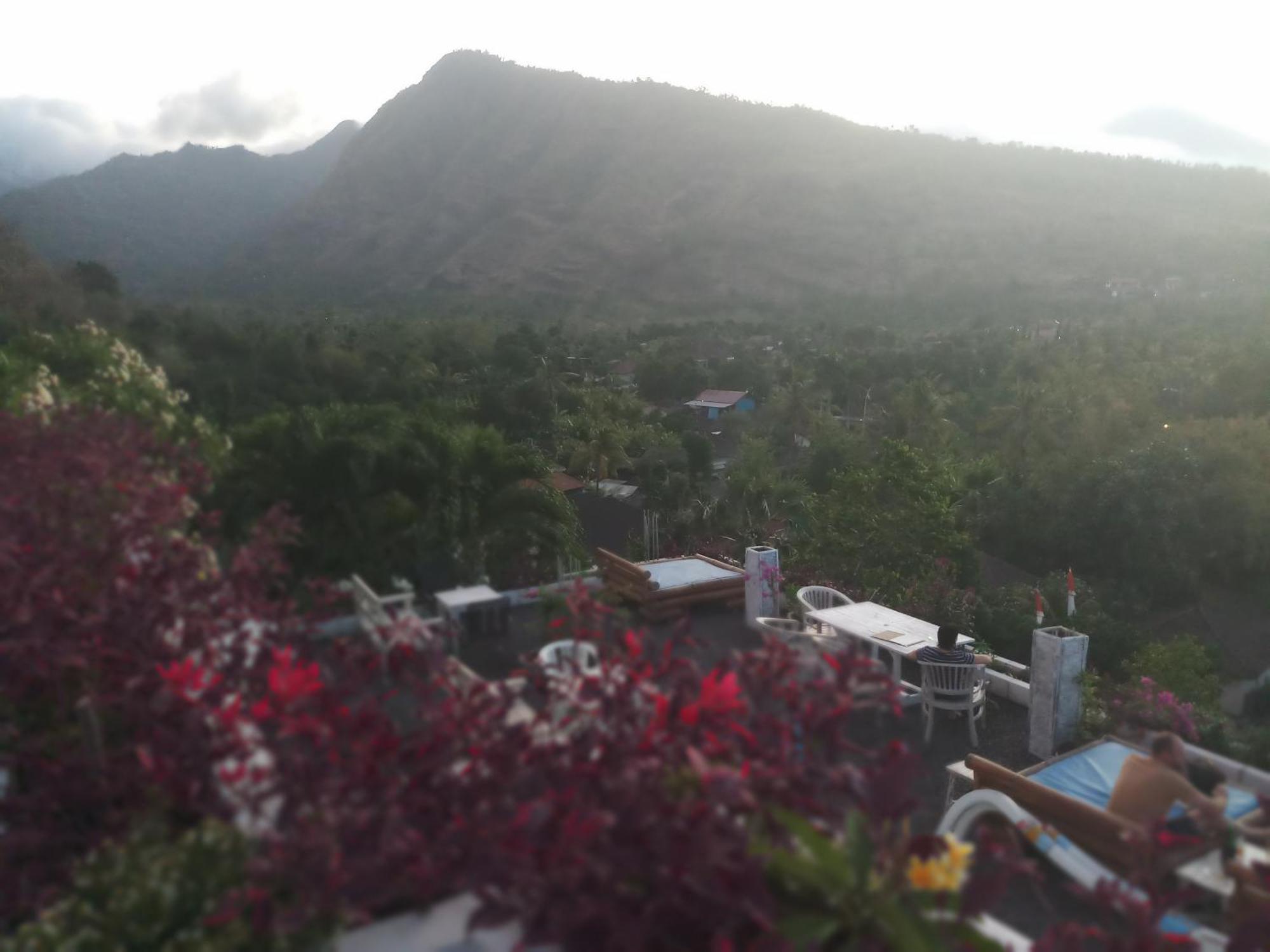 Waenis Sunset View Hotel And Restaurant, Amed, Bali Екстер'єр фото