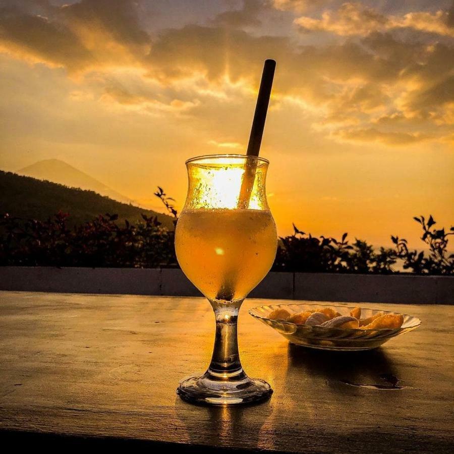 Waenis Sunset View Hotel And Restaurant, Amed, Bali Екстер'єр фото