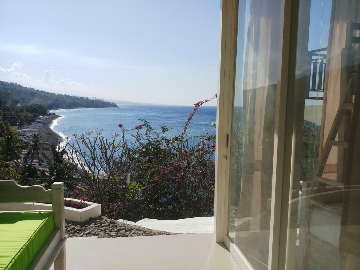 Waenis Sunset View Hotel And Restaurant, Amed, Bali Екстер'єр фото