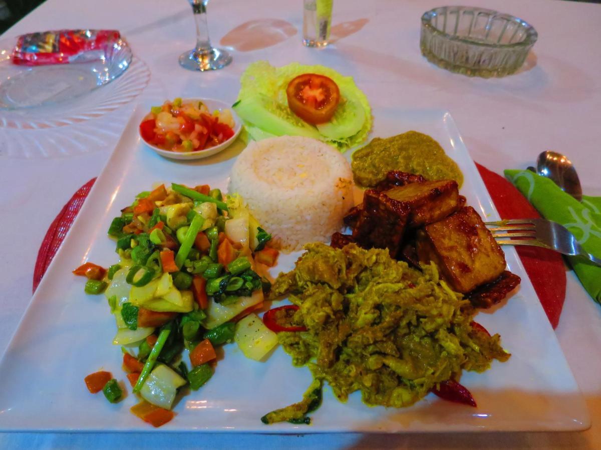 Waenis Sunset View Hotel And Restaurant, Amed, Bali Екстер'єр фото